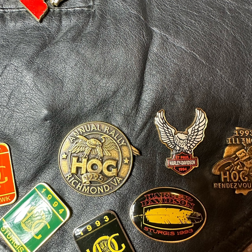 Vintage Womens Harley Davidson Motorcycle HOG Owners Club Leather Vest 50+ Pins - Picture 13 of 14